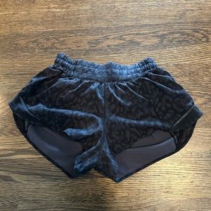 Lululemon women’s hotty hot shorts